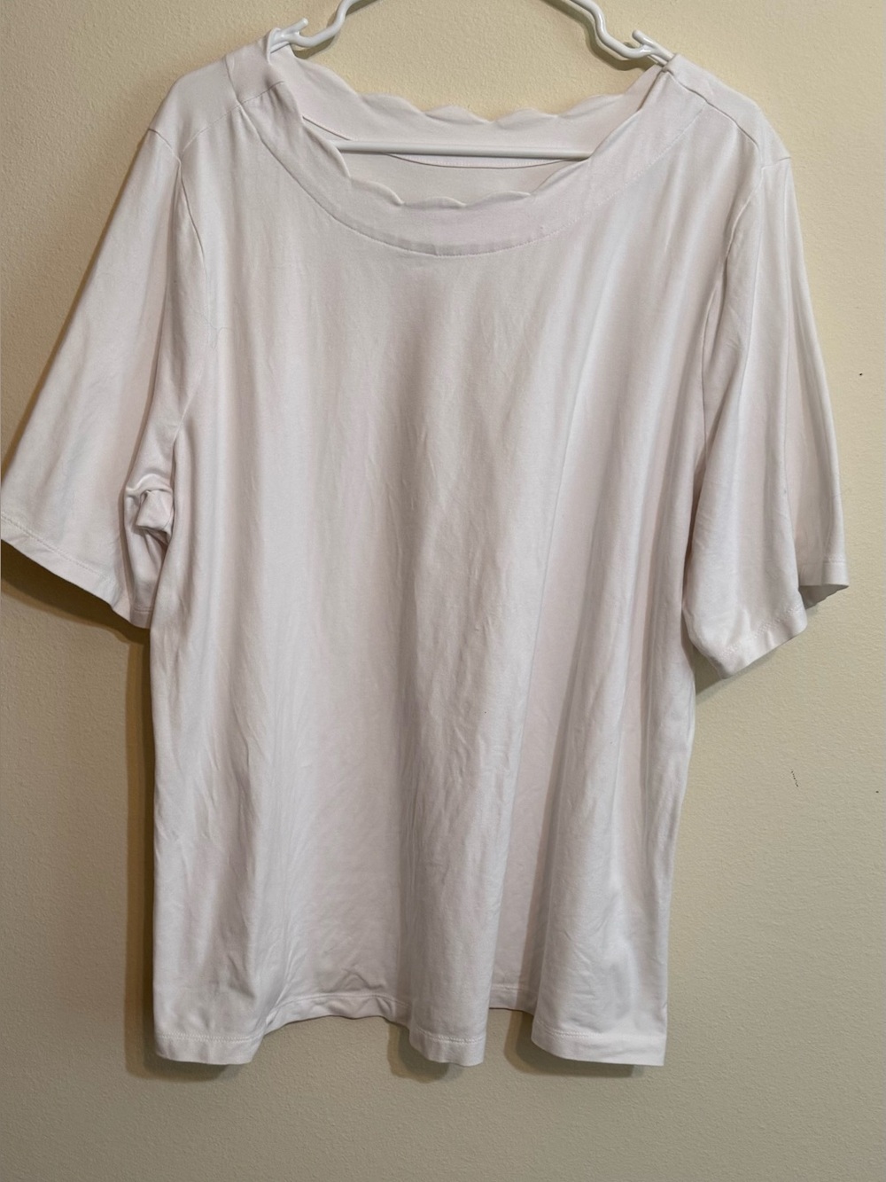 D & Co Women's Classic Short-Sleeve Tee in White ruffle neck 2X